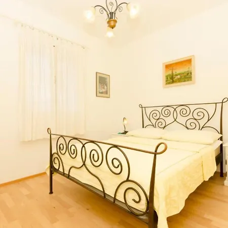 Apartment Sim Bol